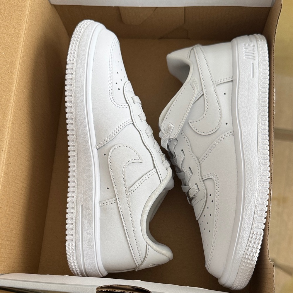 Nike All-White Air Force 1 low easy on